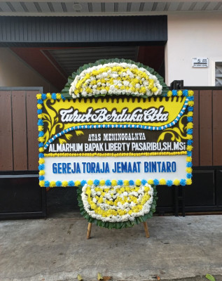 Papan Bunga Duka di Lemahabang